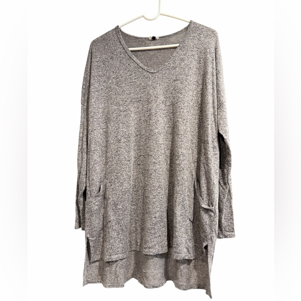 BKE Heather Gray V-Neck Long Sleeve Tunic. Used